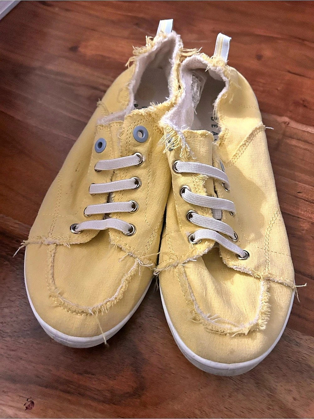 Vionic Beach Yellow Distressed Sneakers US 9.5